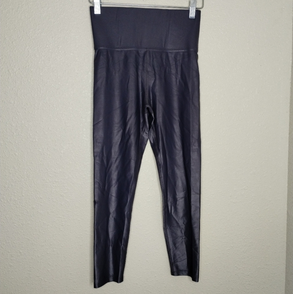 CARBON38 High Rise Capri Legging in Takara Shine Gray size Small